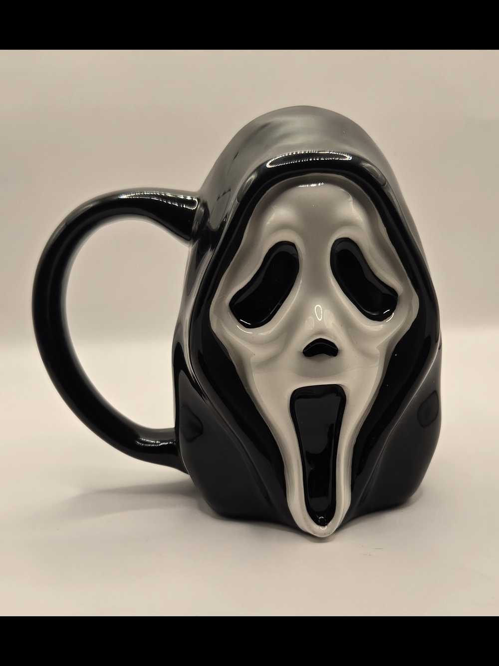 Scream Ghost Face Bioworld 16 Oz Sculpted Ceramic Mug Horror Movie Cup.